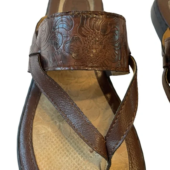 Woman's BOC Reagan Low Heel Thong Sandal Brown Leather with Black Sole Size 8 - Picture 3 of 13